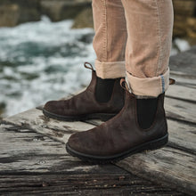Load image into Gallery viewer, Blundstone 2610 Dark Brown Waxed Suede
